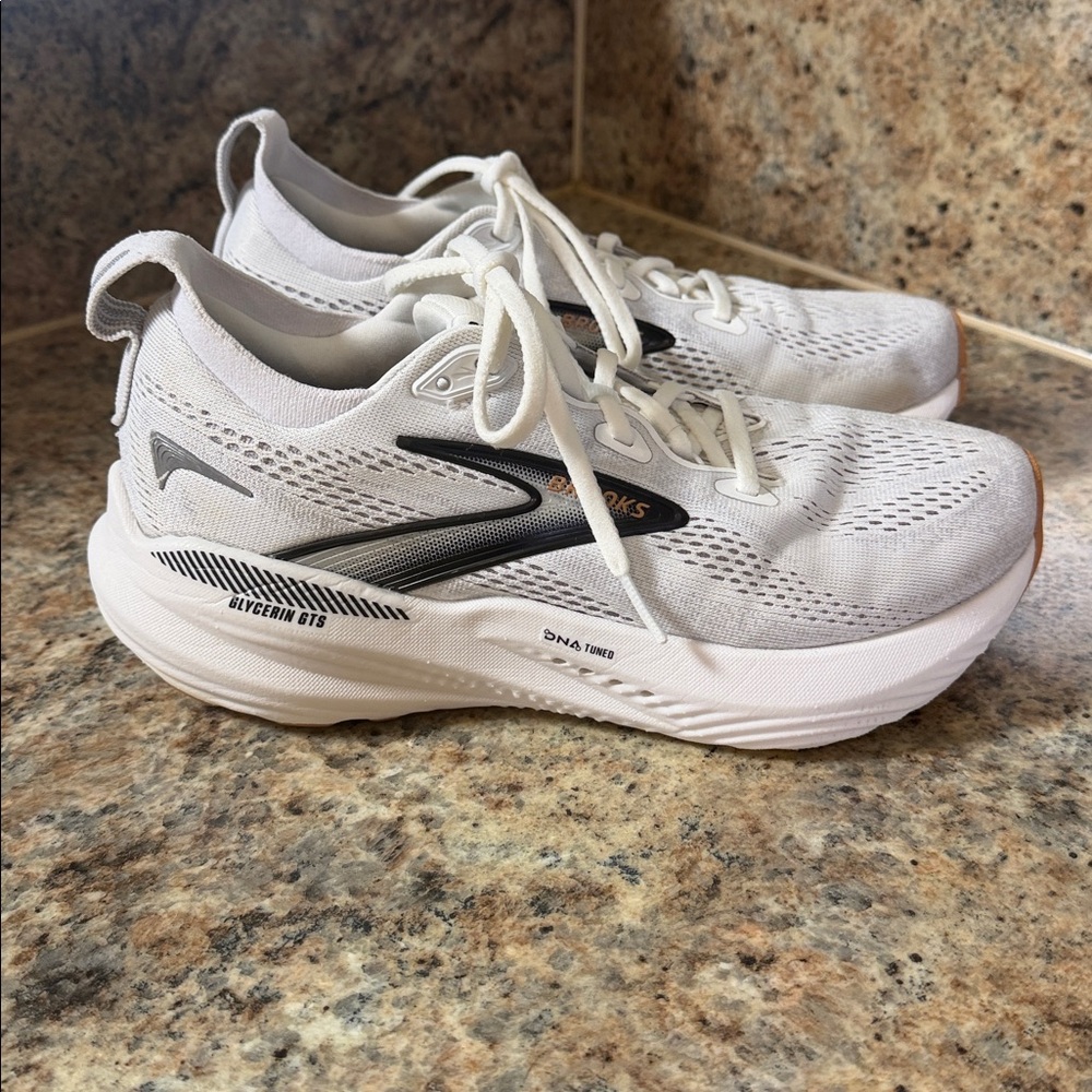 Brooks Women's White and Gray Glycerin Running Sneakers - Picture 2 of 11